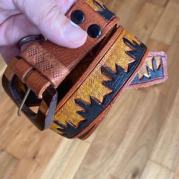 Handmade tooled leather belt - Picture 1 of 5